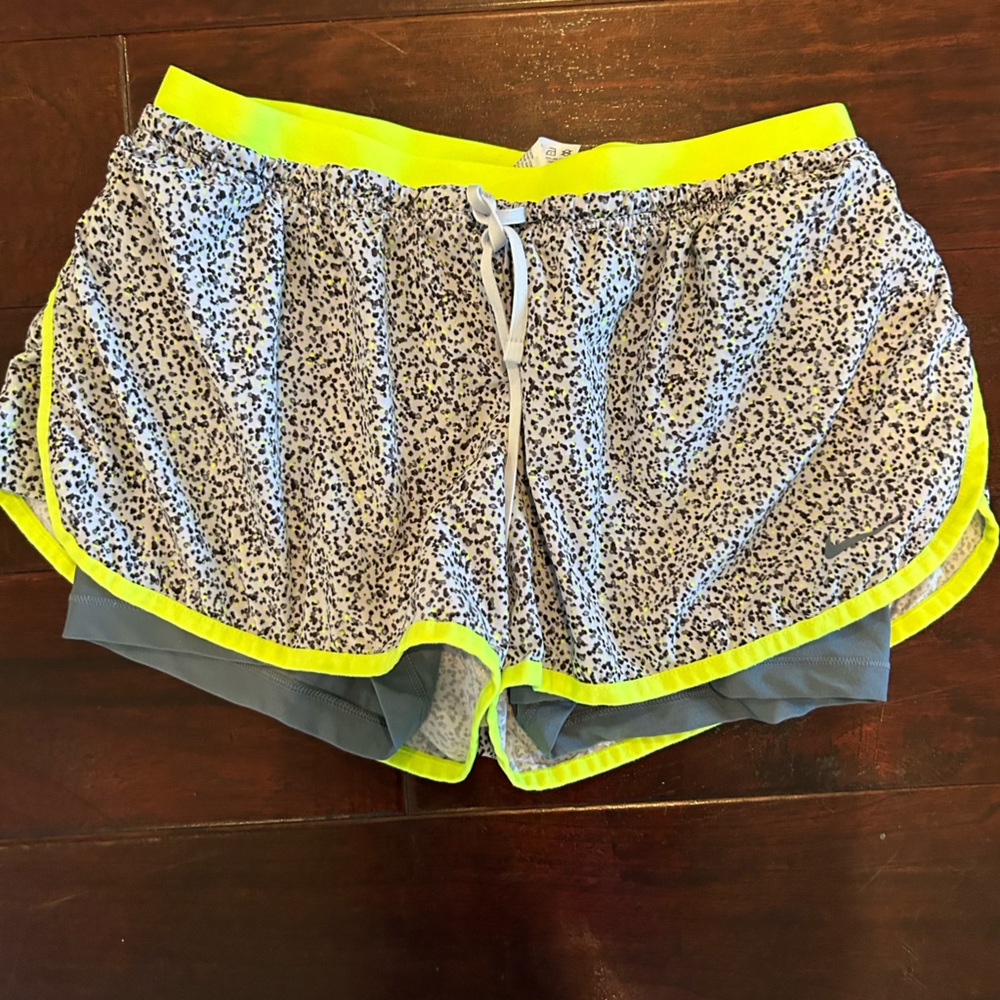 nike gym shorts size medium